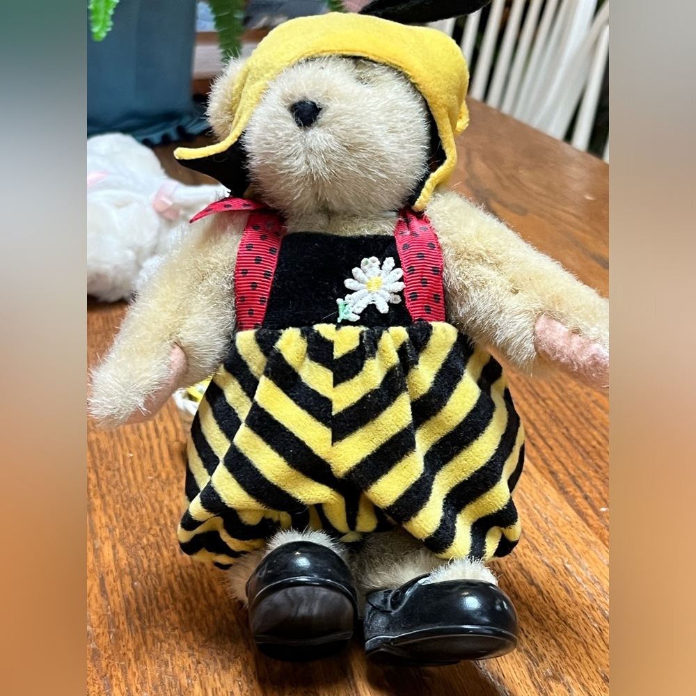 Bumble Bee Muffy Vanderbear